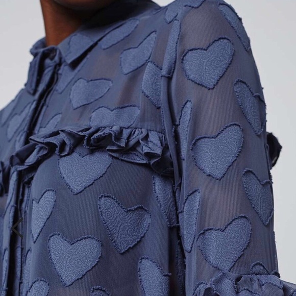 HEARTS Button Up 💙 - Picture 3 of 4